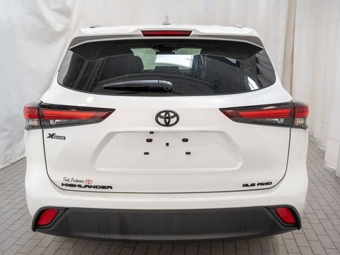 Used 2024 Toyota Highlander XLE image 4