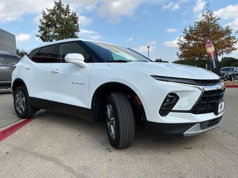 Used 2025 Chevrolet Blazer LT FWD image 4