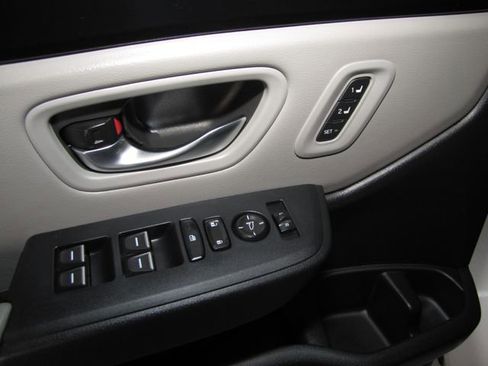 Certified 2024 Honda Pilot Touring image 11