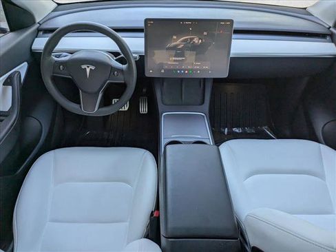 Used 2022 Tesla Model Y Performance image 17