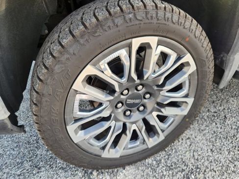 Used 2025 GMC Sierra 1500 SLT RWD image 10