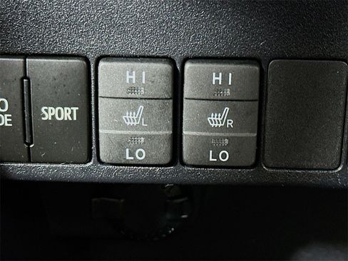 Used 2013 Toyota RAV4 Limited image 22