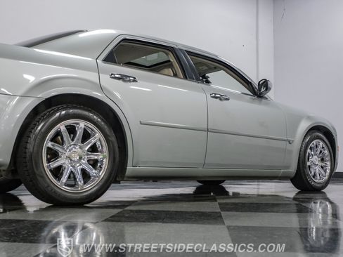 Used 2005 Chrysler 300 C w/ Navigation & Sound Group II RWD image 28