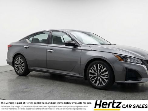 Used 2025 Nissan Altima 2.5 SV image 1