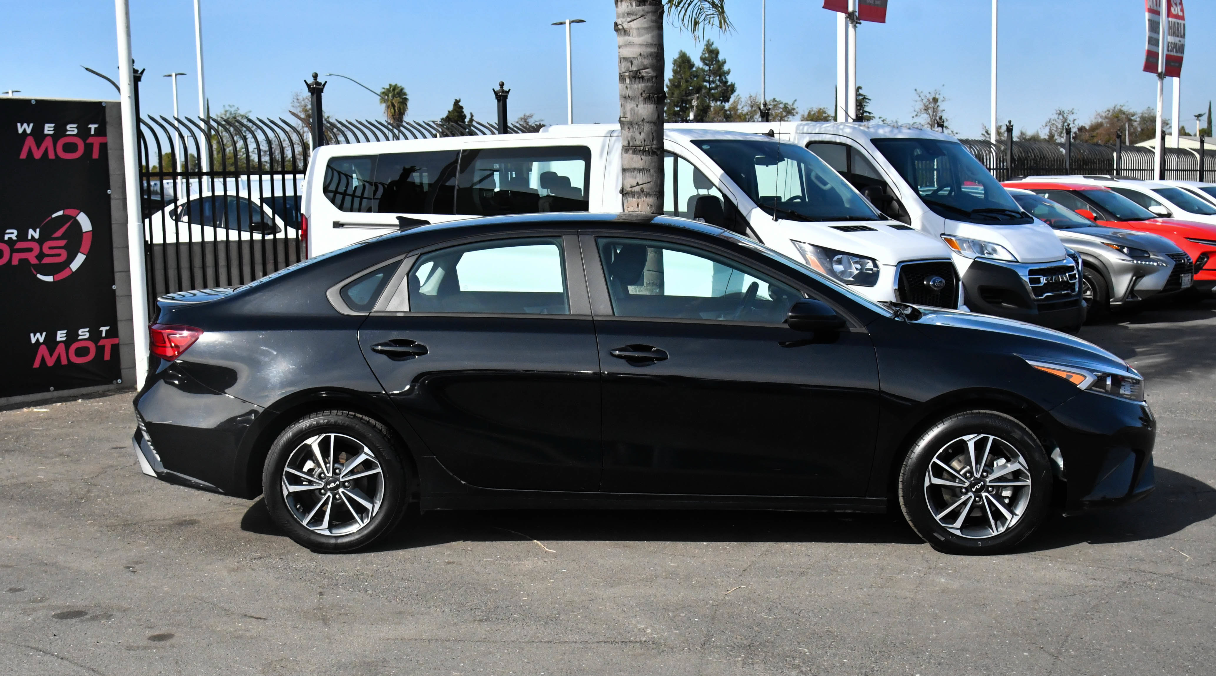Used 2023 Kia Forte LXS FWD image 9