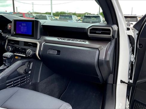 Used 2024 Toyota Tacoma TRD Sport w/ TRD Sport Upgrade Package image 18