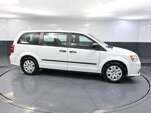 Used 2015 Dodge Grand Caravan American Value Package image 3