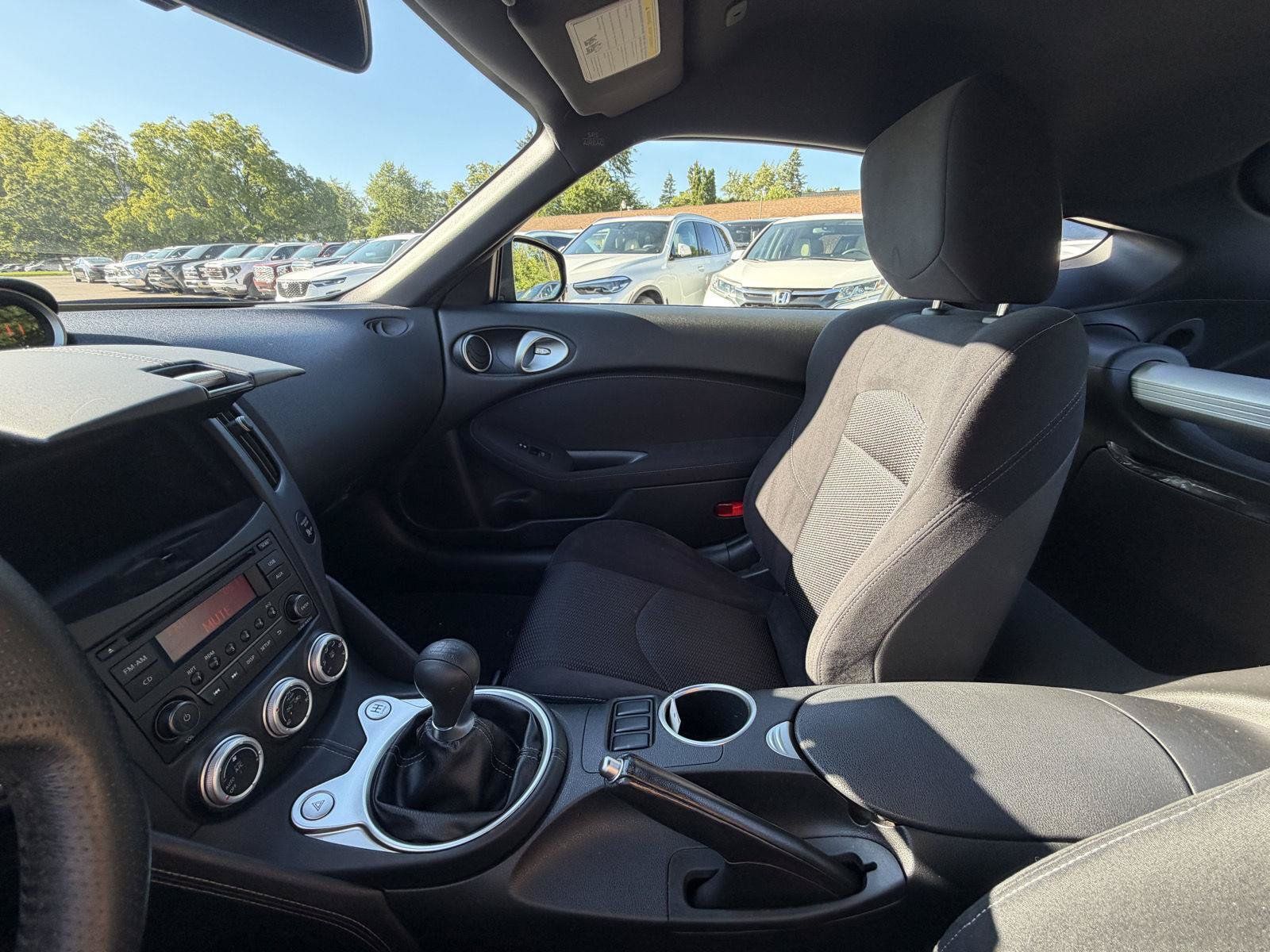 Used 2017 Nissan 370Z Coupe RWD image 18