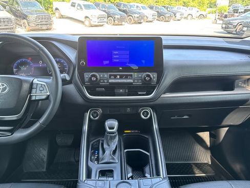 Used 2025 Toyota Grand Highlander FWD image 31