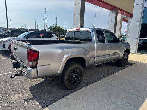 Used 2022 Toyota Tacoma SR5 w/ Technology Package AWD/4WD image 4