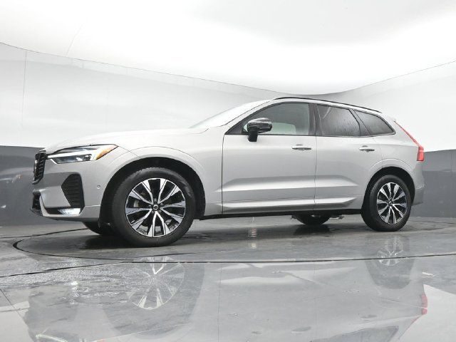 Used 2024 Volvo XC60 B5 Plus w/ Protection Package Premier AWD/4WD image 13