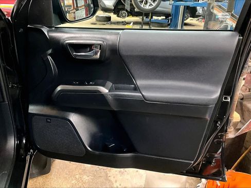 Used 2019 Toyota Tacoma TRD Sport image 22