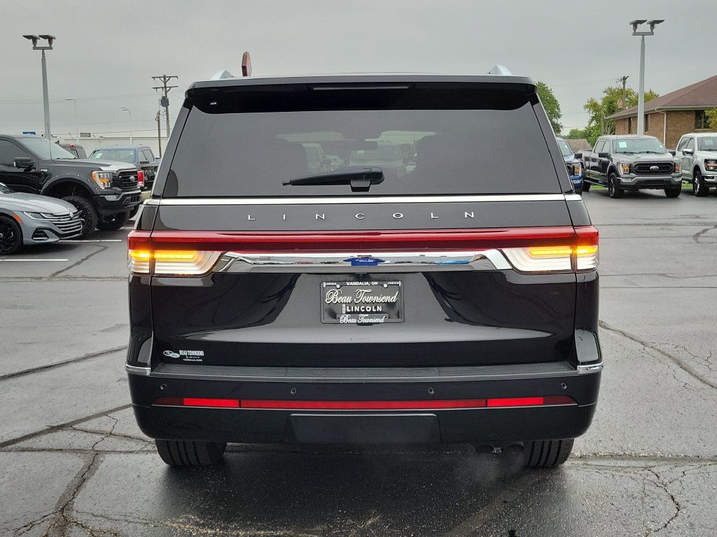 Certified 2023 Lincoln Navigator Reserve AWD/4WD image 5