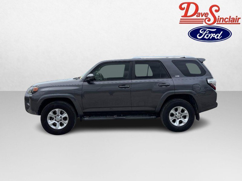 Used 2017 Toyota 4Runner SR5 AWD/4WD image 10