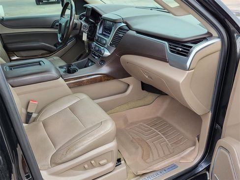 Used 2018 Chevrolet Suburban LT image 9