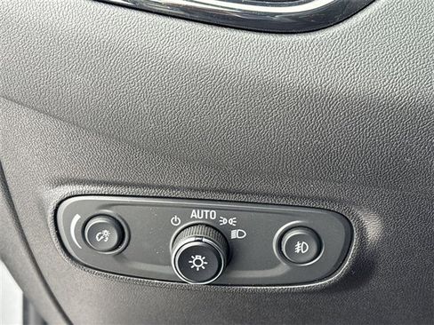 Used 2023 Chevrolet Equinox Premier w/ Redline Edition image 17