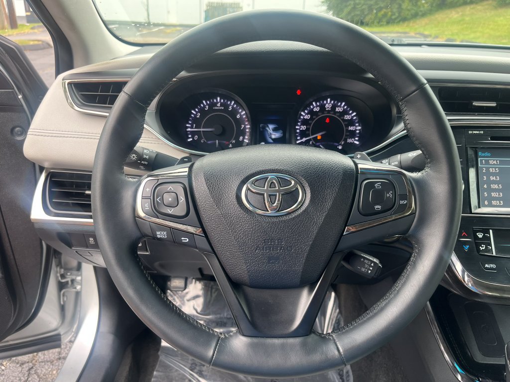 Used 2016 Toyota Avalon Limited FWD image 13