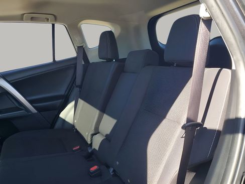 Used 2018 Toyota RAV4 XLE image 19
