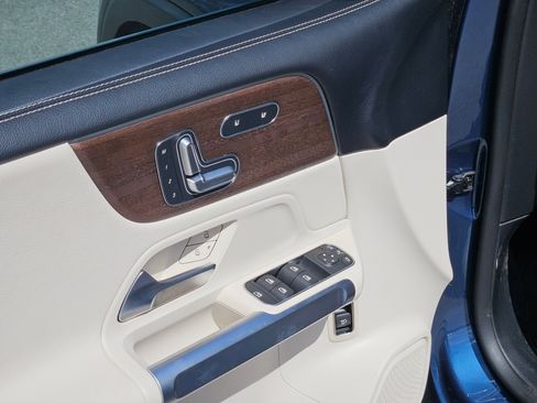 Used 2022 Mercedes-Benz GLB 250 image 12