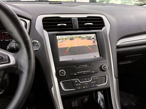 Used 2019 Ford Fusion SE FWD image 33