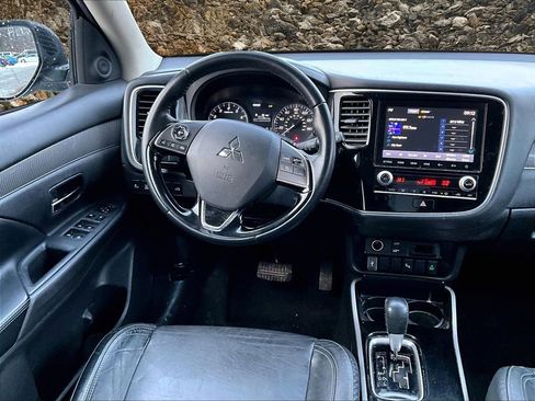 Used 2020 Mitsubishi Outlander SE image 5