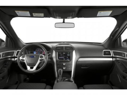Used 2015 Ford Explorer XLT image 7