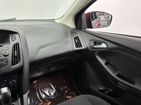 Used 2016 Ford Focus SE w/ SE Power Seat Package image 25