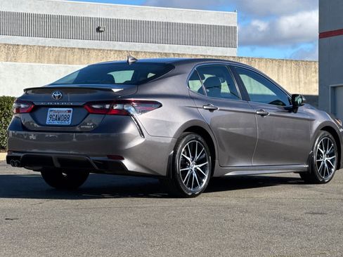 Used 2023 Toyota Camry SE image 2