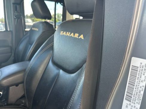 Used 2014 Jeep Wrangler Unlimited Sahara w/ Mopar Chrome Edition Group AWD/4WD image 11