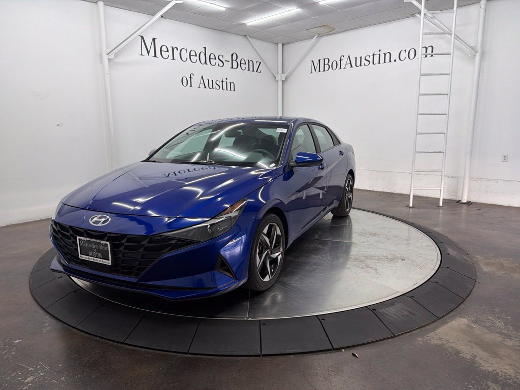 Used 2023 Hyundai Elantra SEL w/ Convenience Package FWD image 3