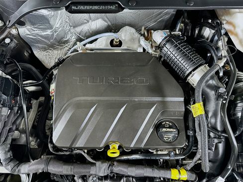 Used 2025 Chevrolet Trax LS image 31