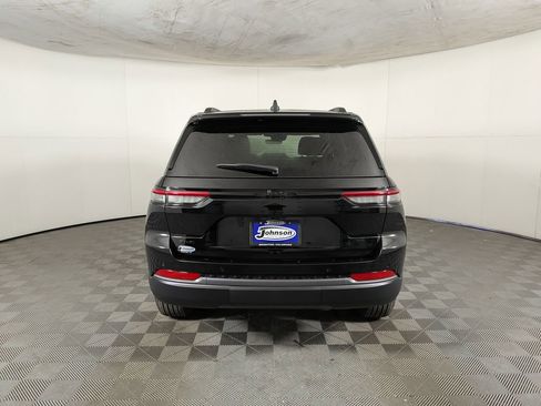 New 2026 Jeep Grand Cherokee Laredo image 8