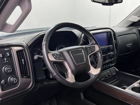 Used 2018 GMC Sierra 2500 Denali w/ Duramax Plus Package AWD/4WD image 4