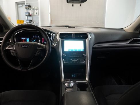 Used 2020 Ford Fusion SE image 10