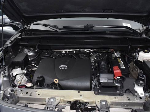 Used 2021 Toyota Highlander XLE image 18