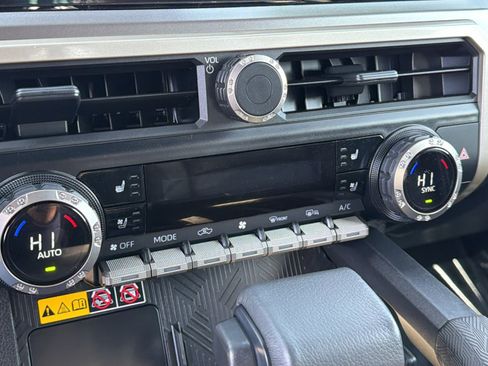 Used 2024 Toyota Tacoma TRD Sport image 14