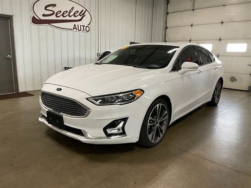 Used 2019 Ford Fusion Titanium AWD/4WD image 2