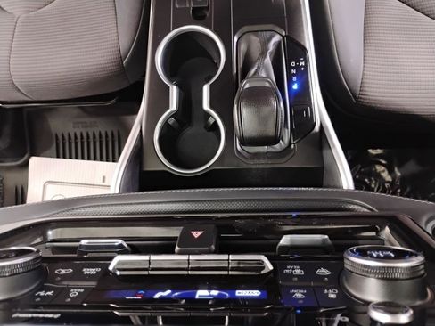 Used 2021 Toyota Highlander L image 39