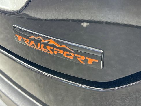 Used 2025 Honda Pilot TrailSport image 14