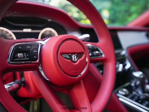 Used 2022 Bentley Flying Spur V8 image 27