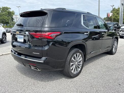 Used 2023 Chevrolet Traverse Premier FWD image 3