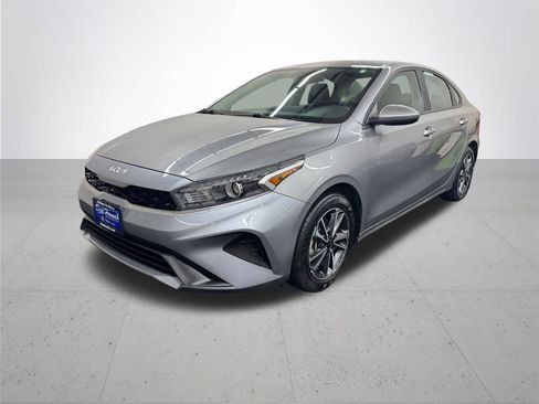 Used 2024 Kia Forte LXS image 2