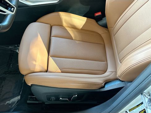 Used 2025 BMW 330i Sedan w/ M Sport Package image 19