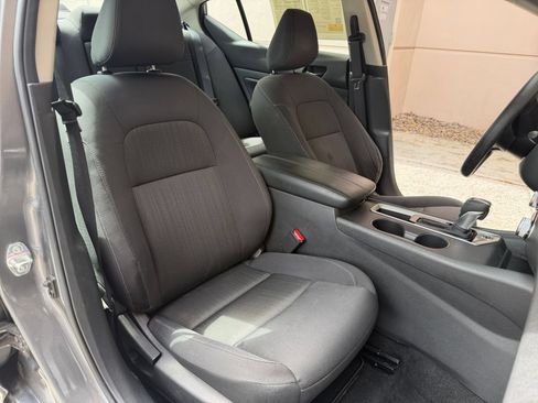 Used 2025 Nissan Altima 2.5 SV FWD image 31