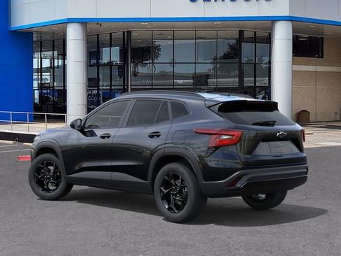 New 2026 Chevrolet Trax LT w/ Driver Confidence Package FWD image 3