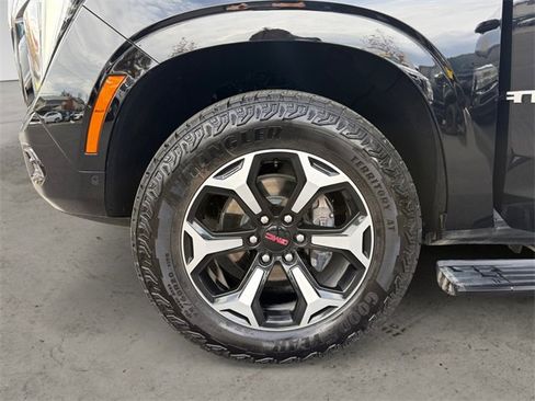 Used 2025 GMC Yukon AT4 w/ AT4 Premium Package image 9