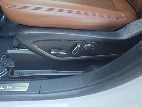 Used 2023 Lincoln Nautilus Reserve w/ Luxury Package image 12