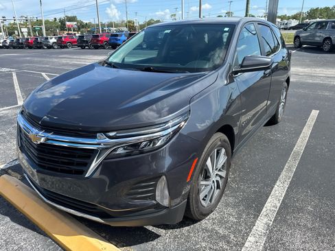Used 2022 Chevrolet Equinox LT FWD image 2