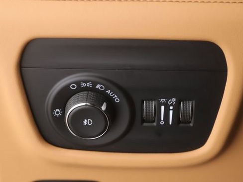 Used 2024 Jeep Grand Cherokee Summit image 21