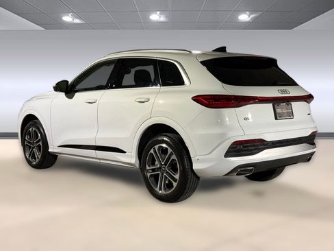 Certified 2025 Audi Q5 Premium w/ Convenience Package image 3